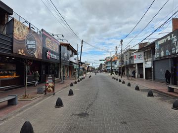 Local en pleno foco comercial de Grand Bourg