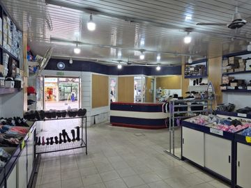 Local en pleno foco comercial de Grand Bourg
