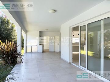 Casa en Ayres de Pilar moderna