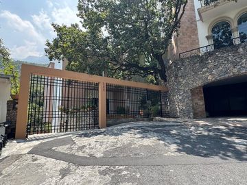 CASA EN RENTA EN SAN PEDRO GARZA GARCIA