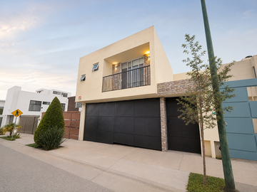CASA EN VENTA EN VILLA MAGNA - $4.5 MDP