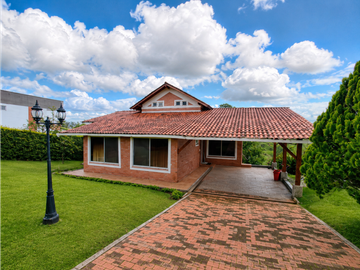 ARRIENDO CASA CAMPESTRE, Via Morelia, Tres puertas, PEREIRA, COLOMBIA.