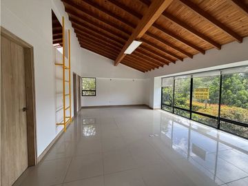Arriendo apartaestudio tipo loft en El Retiro con mansarda