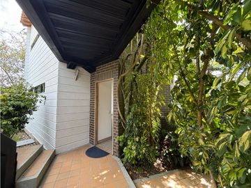 Arriendo apartaestudio tipo loft en El Retiro con mansarda