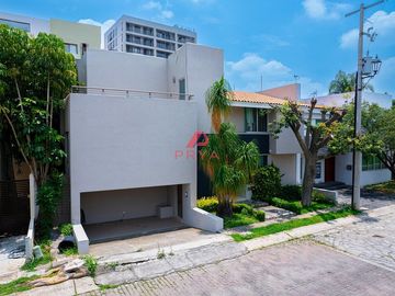 Casa en Renta en Jardín Real Coto 6 Zapopan 3 Recámaras