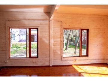 Casa en venta con dos dormitorios, parque, piscina y quincho