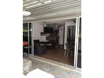 venta de Casa Cabaña en unidad cerrada en San Jerónimo