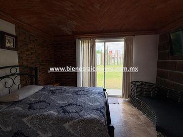 CASA EN VENTA EN TEQUISQUIAPAN EN EL FRACC. REAL DEL CIERVO. Dari