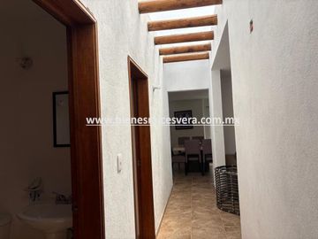CASA EN VENTA EN TEQUISQUIAPAN EN EL FRACC. REAL DEL CIERVO. Dari