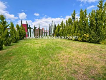 CASA EN VENTA EN TEQUISQUIAPAN EN EL FRACC. REAL DEL CIERVO. Dari