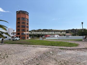 CASA EN VENTA EN TEQUISQUIAPAN EN EL FRACC. REAL DEL CIERVO. Dari