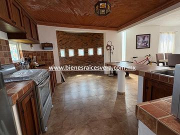 CASA EN VENTA EN TEQUISQUIAPAN EN EL FRACC. REAL DEL CIERVO. Dari