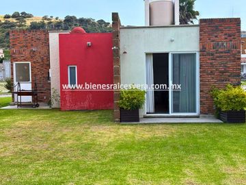 CASA EN VENTA EN TEQUISQUIAPAN EN EL FRACC. REAL DEL CIERVO. Dari