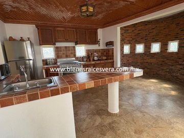 CASA EN VENTA EN TEQUISQUIAPAN EN EL FRACC. REAL DEL CIERVO. Dari