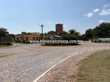 CASA EN VENTA EN TEQUISQUIAPAN EN EL FRACC. REAL DEL CIERVO. Dari