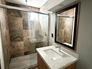 DEPARTAMENTO EN RENTA EN JURIQUILLA EN PLANTA BAJA, VISTA AL LAGO