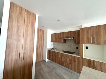 DEPARTAMENTO EN RENTA EN JURIQUILLA EN PLANTA BAJA, VISTA AL LAGO