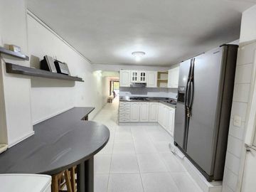 CASA de 3 Niveles en Unidad Cerrada en Envigado, El Dorado La Paz (JC) $ 700.000.000