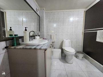 CASA de 3 Niveles en Unidad Cerrada en Envigado, El Dorado La Paz (JC) $ 700.000.000