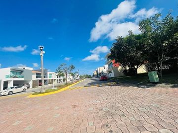 Casa en venta en Veracruz con Hab en PB. Fracc. Lomas Residencial