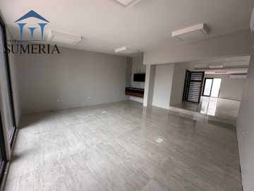 En renta oficina ubicada cerca de Mausoleos