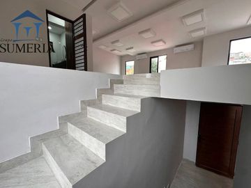 En renta oficina ubicada cerca de Mausoleos