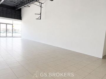 Local 35 en venta Local  Comercial ubicado en  Plaza Silver Center