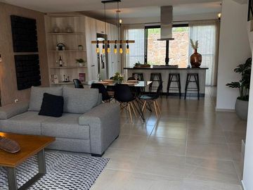 Casa en venta en Zirándaro Privada Los Portales. Precio de oportunidad