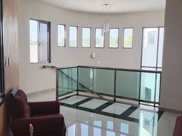 ESPECTACULAR RESIDENCIA EN VENTA EN EL BARRIO DE SANTA LUCÍA, CAMPECHE