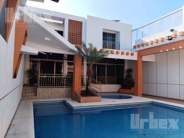 ESPECTACULAR RESIDENCIA EN VENTA EN EL BARRIO DE SANTA LUCÍA, CAMPECHE