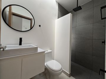 LOMAS DEL DORADO, Casa en VENTA y RENTA con recamara en PB, frente a parque