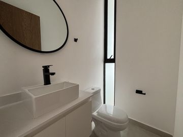 LOMAS DEL DORADO, Casa en VENTA y RENTA con recamara en PB, frente a parque