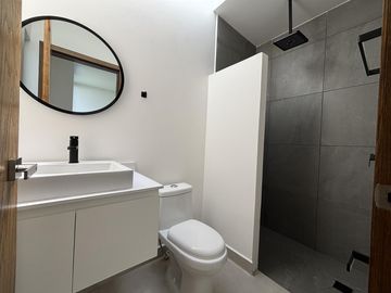 LOMAS DEL DORADO, Casa en VENTA y RENTA con recamara en PB, frente a parque