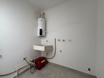 LOMAS DEL DORADO, Casa en VENTA y RENTA con recamara en PB, frente a parque
