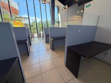 Oficina o local comercial adecuado junto a Playacar frente aeropuerto Playa del Carmen