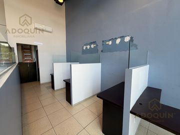 Oficina o local comercial adecuado junto a Playacar frente aeropuerto Playa del Carmen