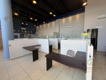 Oficina o local comercial adecuado junto a Playacar frente aeropuerto Playa del Carmen