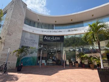 Oficina o local comercial adecuado junto a Playacar frente aeropuerto Playa del Carmen