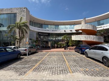 Oficina o local comercial adecuado junto a Playacar frente aeropuerto Playa del Carmen
