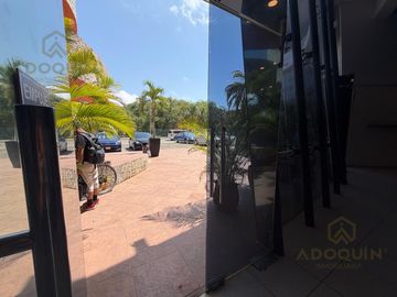 Oficina o local comercial adecuado junto a Playacar frente aeropuerto Playa del Carmen