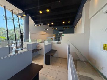 Oficina o local comercial adecuado junto a Playacar frente aeropuerto Playa del Carmen