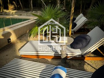 VILLA EN VENTA EN TULUM FRENTE A A LA PLAYA CON ALBERCA ROI EXCLUSIVA AMUEBLADA Y EQUIPADA
