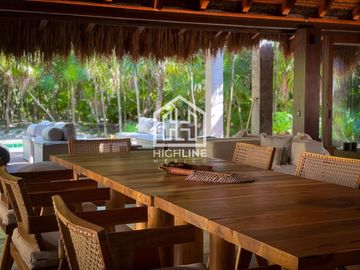 VILLA EN VENTA EN TULUM FRENTE A A LA PLAYA CON ALBERCA ROI EXCLUSIVA AMUEBLADA Y EQUIPADA