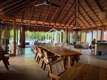 VILLA EN VENTA EN TULUM FRENTE A A LA PLAYA CON ALBERCA ROI EXCLUSIVA AMUEBLADA Y EQUIPADA