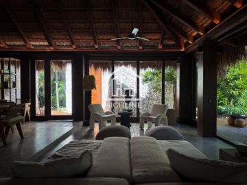 VILLA EN VENTA EN TULUM FRENTE A A LA PLAYA CON ALBERCA ROI EXCLUSIVA AMUEBLADA Y EQUIPADA