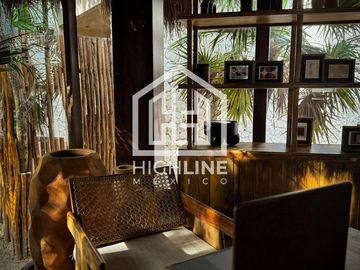 VILLA EN VENTA EN TULUM FRENTE A A LA PLAYA CON ALBERCA ROI EXCLUSIVA AMUEBLADA Y EQUIPADA