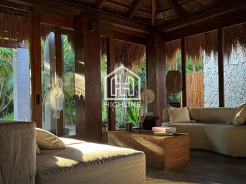 VILLA EN VENTA EN TULUM FRENTE A A LA PLAYA CON ALBERCA ROI EXCLUSIVA AMUEBLADA Y EQUIPADA