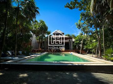 VILLA EN VENTA EN TULUM FRENTE A A LA PLAYA CON ALBERCA ROI EXCLUSIVA AMUEBLADA Y EQUIPADA