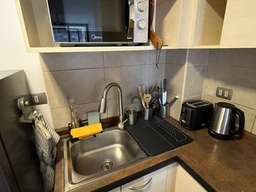 ARRIENDO COMPLETAMENTE AMOBLADO 1H Y 1B