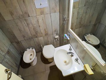 VENTA DEPARTAMENTO 5 AMBIENTES FRENTE CENTRO